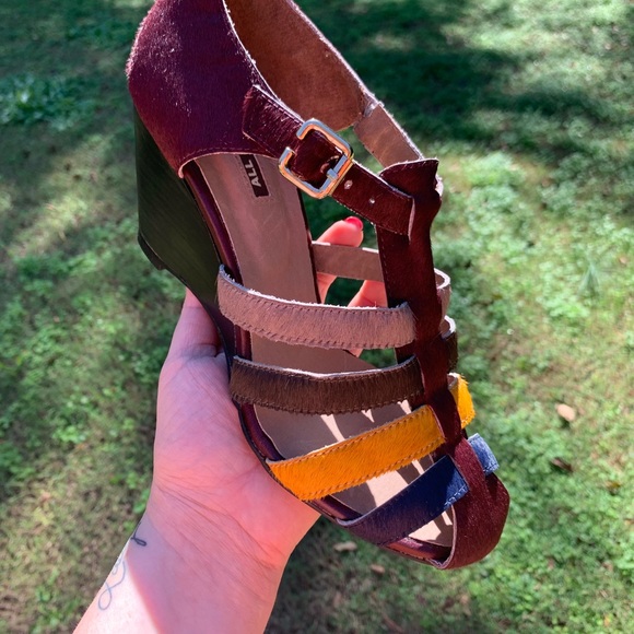NWOT Cowhide Multi-Strap Wedge Heels - Picture 10 of 12
